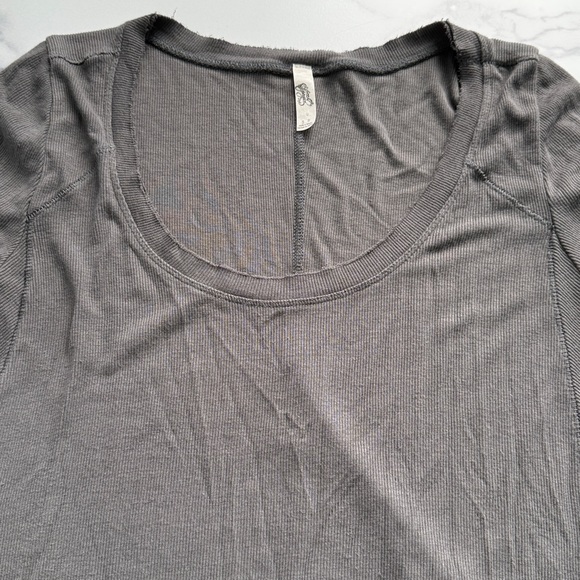 Free People Ribbed Long Sleeve Scoop Neck A Line Swing Tee Size Small - Picture 9 of 11